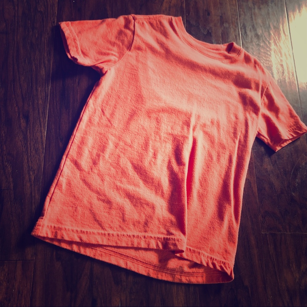 💙4 for $15💙 light orange t shirt